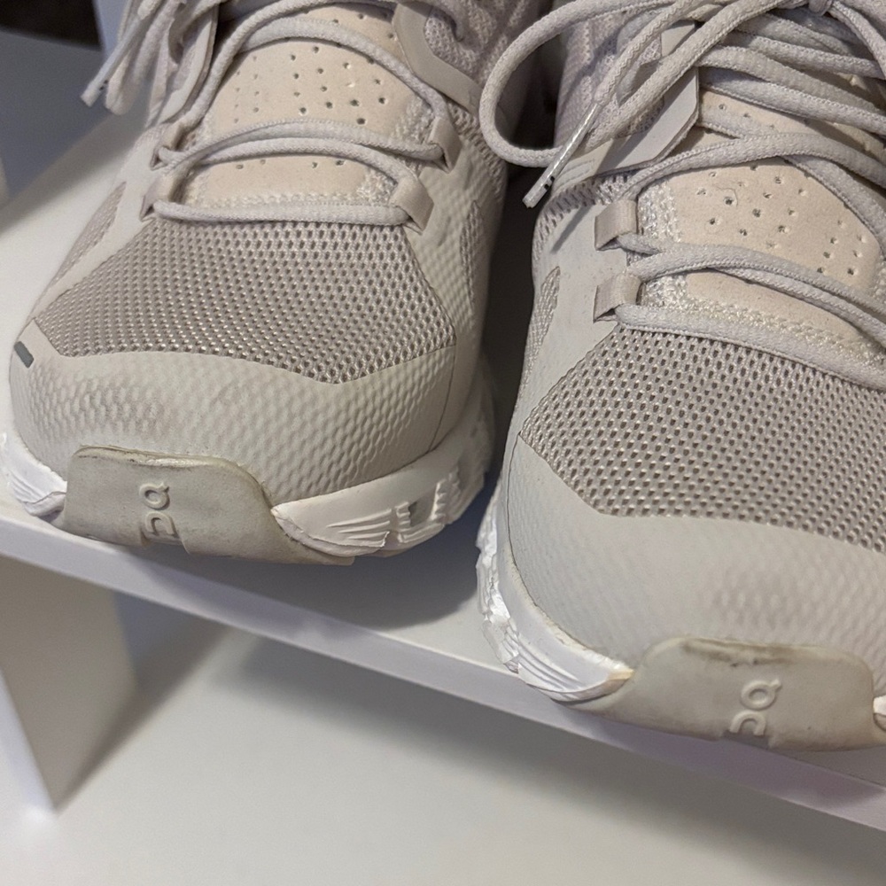 On Running Women's Cream and Gray Sneakers - Picture 7 of 9